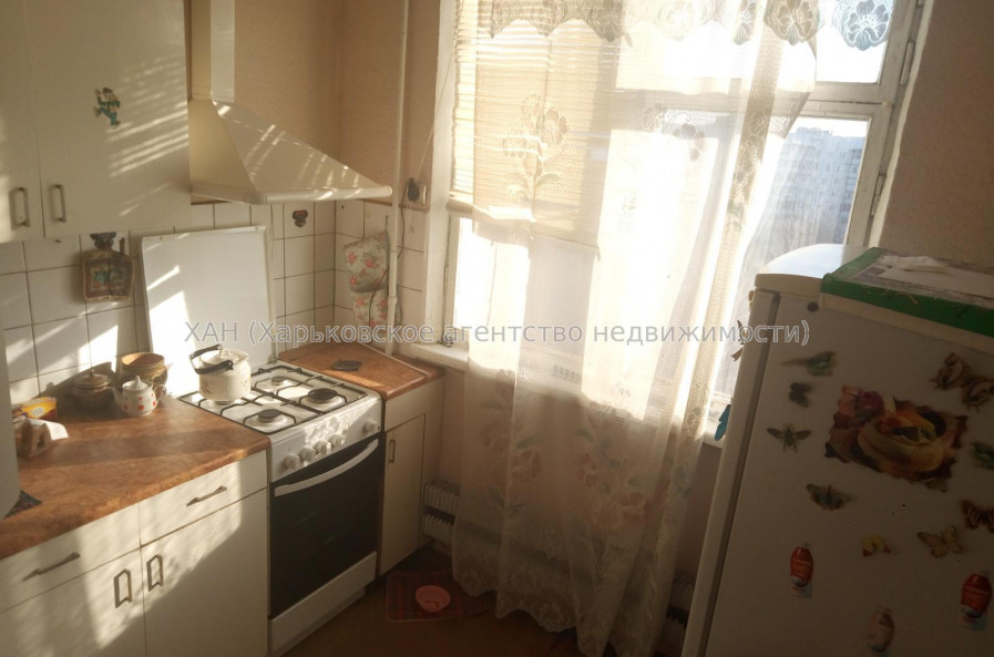 Продам квартиру, Амосова ул. , 3  ком., 64 м², косметический ремонт 