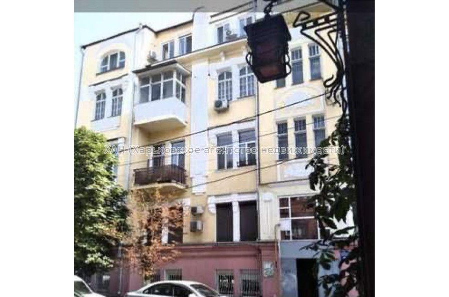 Продам квартиру, Куликовская ул. , 5  ком., 117 м², косметический ремонт 