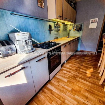 Продам квартиру, Тракторостроителей просп. , 3 кім., 61 м², капитальный ремонт 