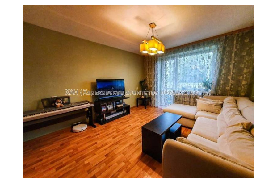 Продам квартиру, Тракторостроителей просп. , 3 кім., 61 м², капитальный ремонт 