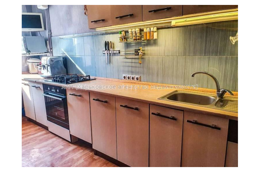 Продам квартиру, Тракторостроителей просп. , 3 кім., 61 м², капитальный ремонт 