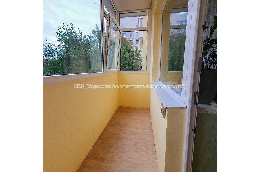 Продам квартиру, Тракторостроителей просп. , 3 кім., 61 м², капитальный ремонт 