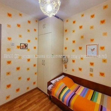 Продам квартиру, Тракторостроителей просп. , 3 кім., 61 м², капитальный ремонт 