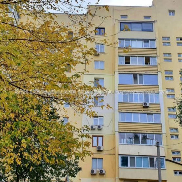 Продам квартиру, Тракторостроителей просп. , 3 кім., 61 м², капитальный ремонт 