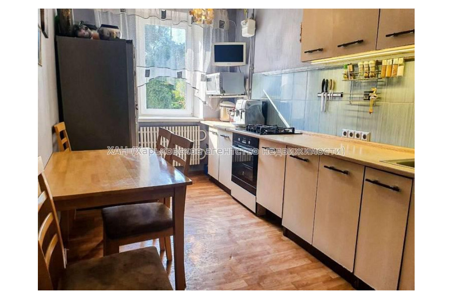 Продам квартиру, Тракторостроителей просп. , 3 кім., 61 м², капитальный ремонт 