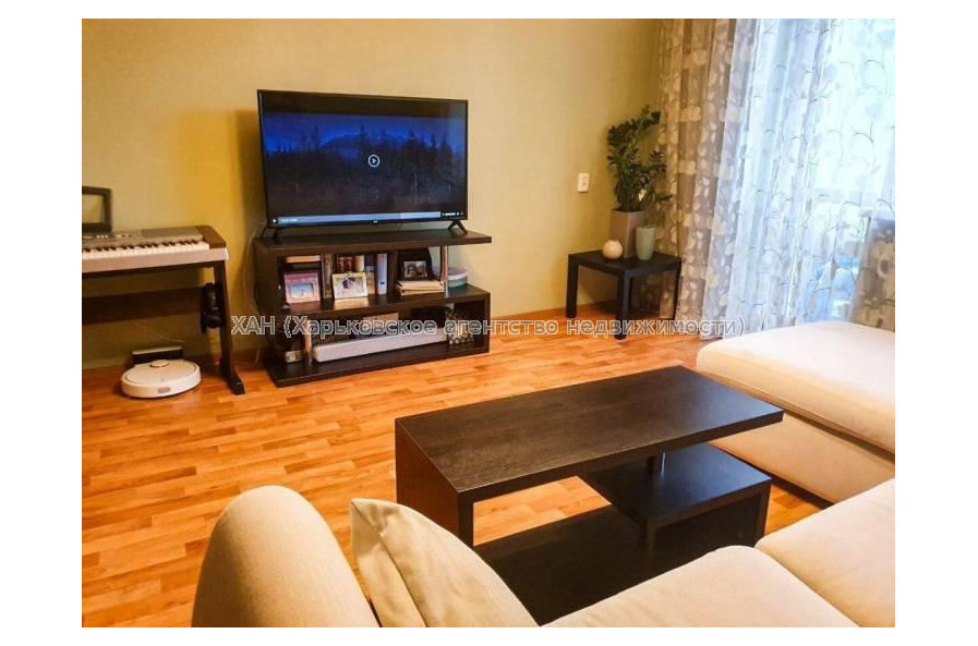 Продам квартиру, Тракторостроителей просп. , 3 кім., 61 м², капитальный ремонт 