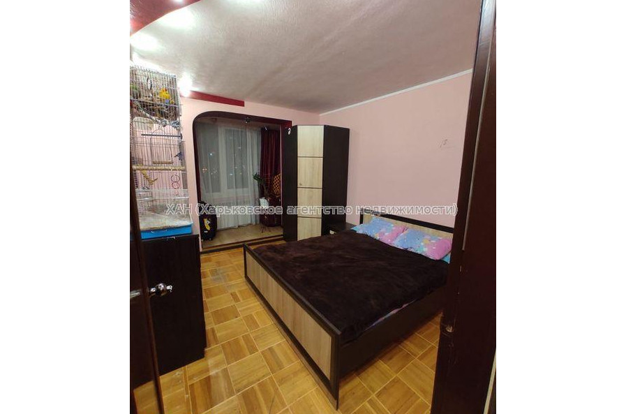 Продам квартиру, Новгородская ул. , 3  ком., 65 м², капитальный ремонт 