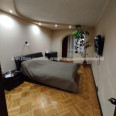 Продам квартиру, Новгородская ул. , 3 кім., 65 м², капитальный ремонт 