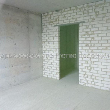 Продам квартиру, Хмельницкого Богдана ул. , 1 кім., 32 м², без внутренних работ 