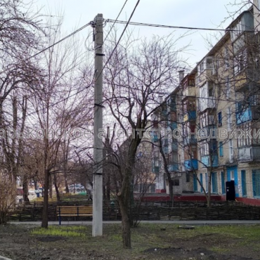 Продам квартиру, Роганская ул. , 2  ком., 44 м², частичный ремонт 