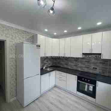 Продам квартиру, Мира ул. , 3  ком., 80 м², капитальный ремонт 