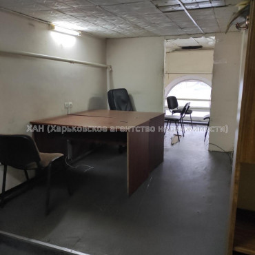 Сдам нежилую недвижимость, офис в многоквартирном доме , 1  ком., 29.50 м², капитальный ремонт 