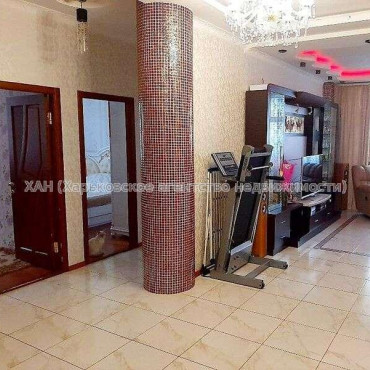 Продам квартиру, Гвардейцев Широнинцев ул. , 4 кім., 100 м², капитальный ремонт 