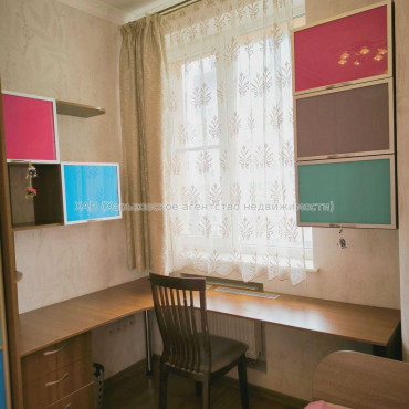 Продам квартиру, Гвардейцев Широнинцев ул. , 4 кім., 100 м², капитальный ремонт 