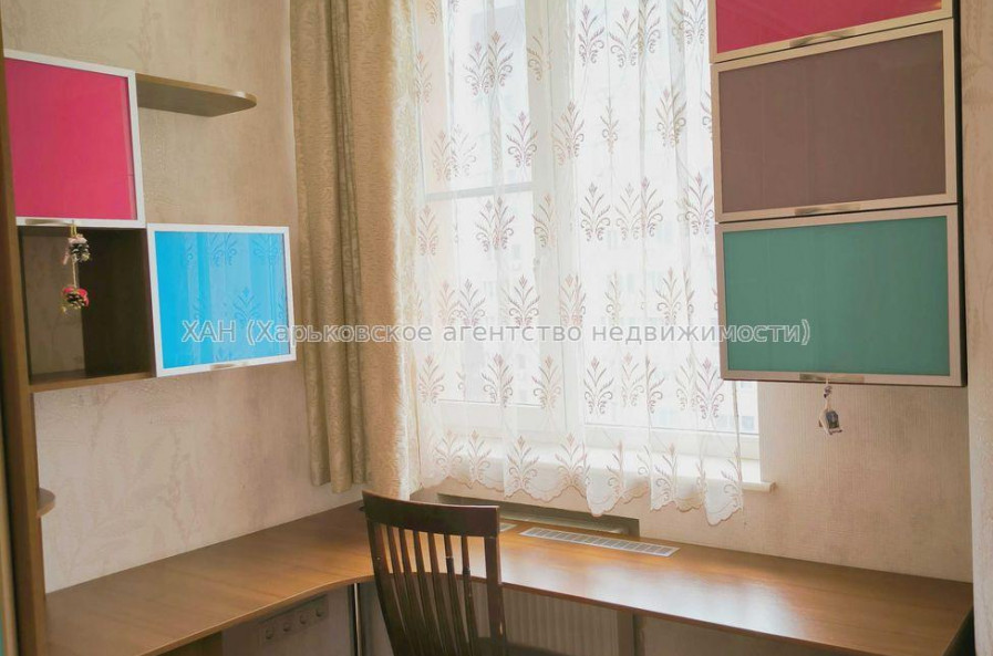 Продам квартиру, Гвардейцев Широнинцев ул. , 4 кім., 100 м², капитальный ремонт 