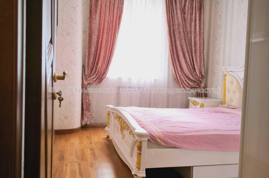 Продам квартиру, Гвардейцев Широнинцев ул. , 4 кім., 100 м², капитальный ремонт 