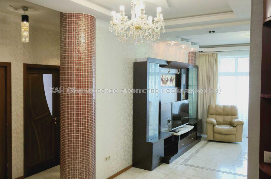 Продам квартиру, Гвардейцев Широнинцев ул. , 4  ком., 100 м², капитальный ремонт 