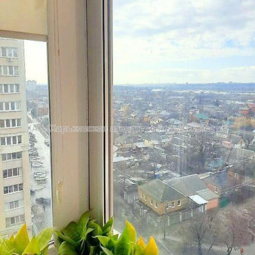 Продам квартиру, Гвардейцев Широнинцев ул. , 4 кім., 100 м², капитальный ремонт 