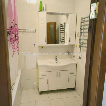 Продам квартиру, Гвардейцев Широнинцев ул. , 4 кім., 100 м², капитальный ремонт 