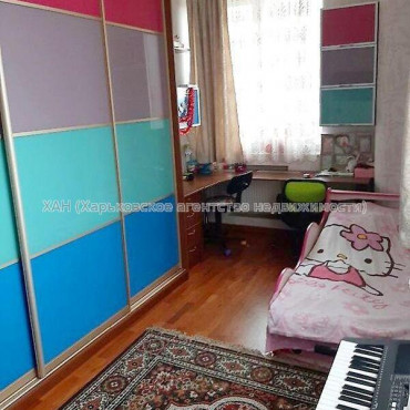 Продам квартиру, Гвардейцев Широнинцев ул. , 4 кім., 100 м², капитальный ремонт 