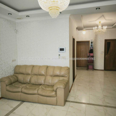 Продам квартиру, Гвардейцев Широнинцев ул. , 4 кім., 100 м², капитальный ремонт 