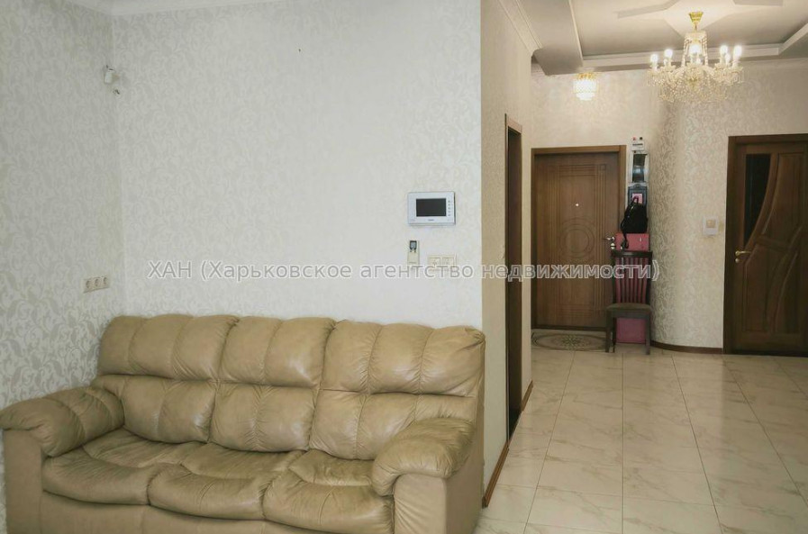 Продам квартиру, Гвардейцев Широнинцев ул. , 4 кім., 100 м², капитальный ремонт 