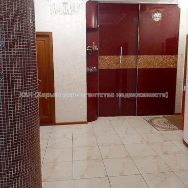 Продам квартиру, Гвардейцев Широнинцев ул. , 4 кім., 100 м², капитальный ремонт 