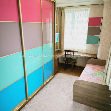 Продам квартиру, Гвардейцев Широнинцев ул. , 4 кім., 100 м², капитальный ремонт 