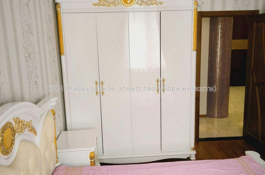 Продам квартиру, Гвардейцев Широнинцев ул. , 4 кім., 100 м², капитальный ремонт 