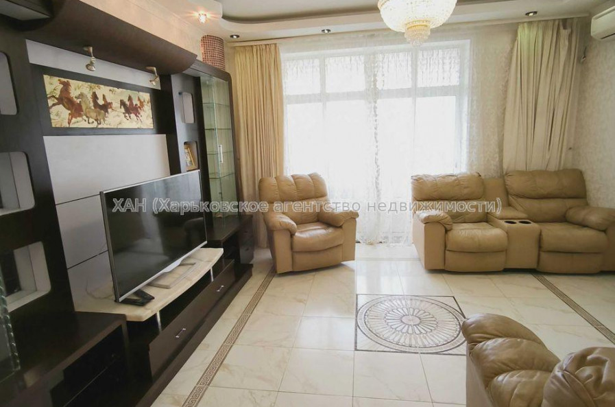 Продам квартиру, Гвардейцев Широнинцев ул. , 4 кім., 100 м², капитальный ремонт 