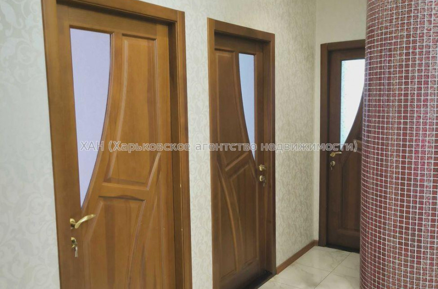 Продам квартиру, Гвардейцев Широнинцев ул. , 4 кім., 100 м², капитальный ремонт 