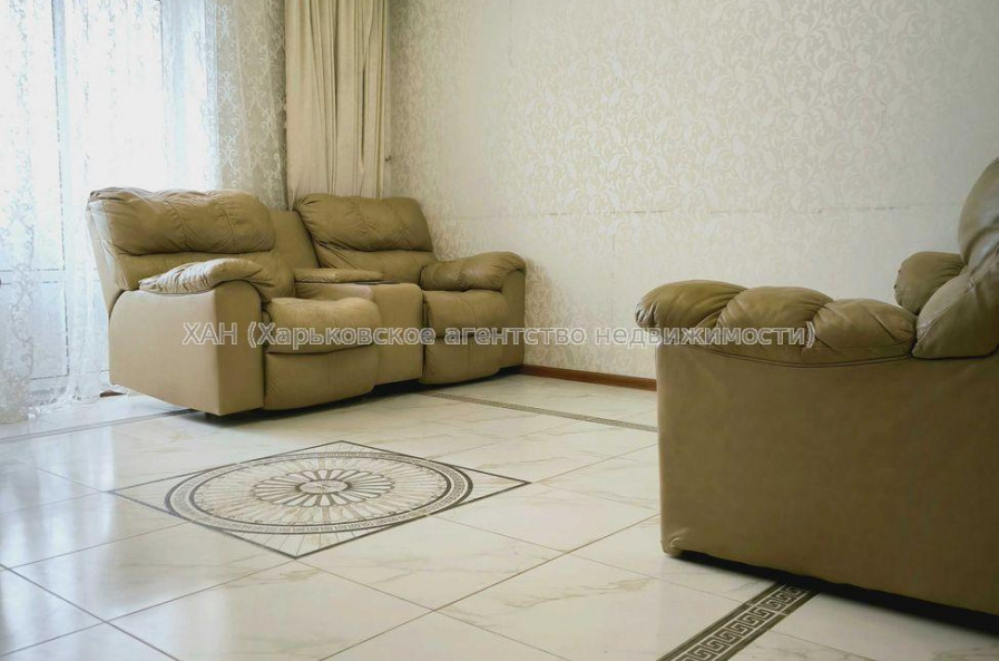 Продам квартиру, Гвардейцев Широнинцев ул. , 4 кім., 100 м², капитальный ремонт 