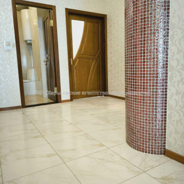Продам квартиру, Гвардейцев Широнинцев ул. , 4  ком., 100 м², капитальный ремонт 