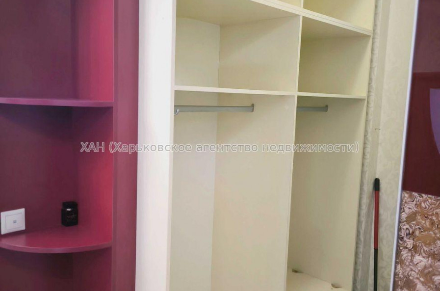 Продам квартиру, Гвардейцев Широнинцев ул. , 4 кім., 100 м², капитальный ремонт 