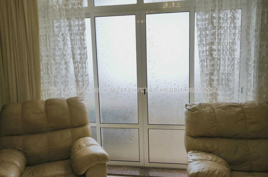 Продам квартиру, Гвардейцев Широнинцев ул. , 4 кім., 100 м², капитальный ремонт 