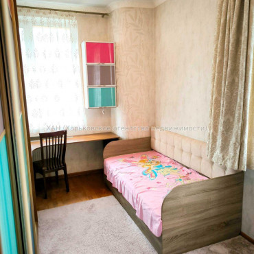 Продам квартиру, Гвардейцев Широнинцев ул. , 4 кім., 100 м², капитальный ремонт 