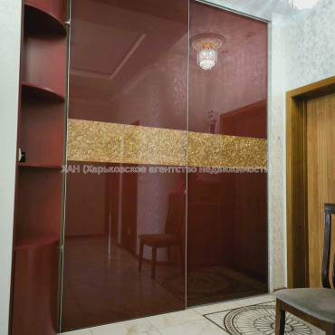 Продам квартиру, Гвардейцев Широнинцев ул. , 4 кім., 100 м², капитальный ремонт 