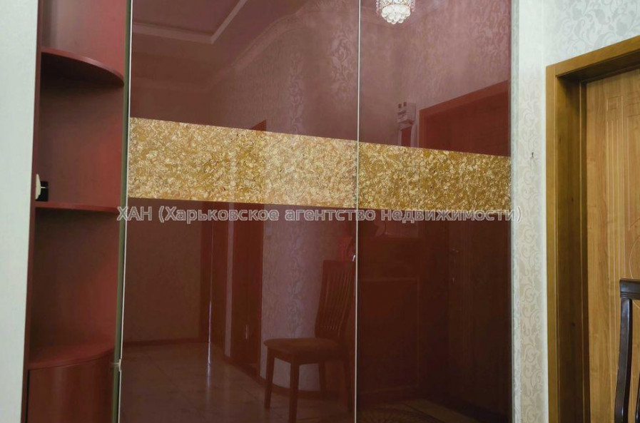 Продам квартиру, Гвардейцев Широнинцев ул. , 4 кім., 100 м², капитальный ремонт 