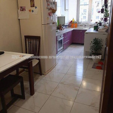 Продам квартиру, Гвардейцев Широнинцев ул. , 4 кім., 100 м², капитальный ремонт 