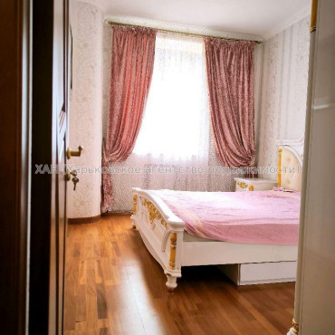 Продам квартиру, Гвардейцев Широнинцев ул. , 4 кім., 100 м², капитальный ремонт 