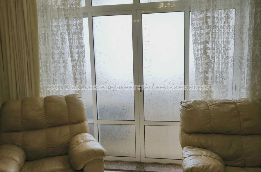 Продам квартиру, Гвардейцев Широнинцев ул. , 4  ком., 100 м², капитальный ремонт 