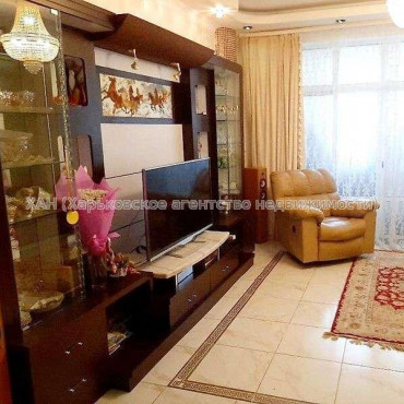 Продам квартиру, Гвардейцев Широнинцев ул. , 4 кім., 100 м², капитальный ремонт 