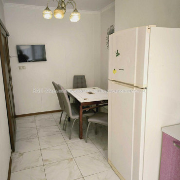 Продам квартиру, Гвардейцев Широнинцев ул. , 4 кім., 100 м², капитальный ремонт 