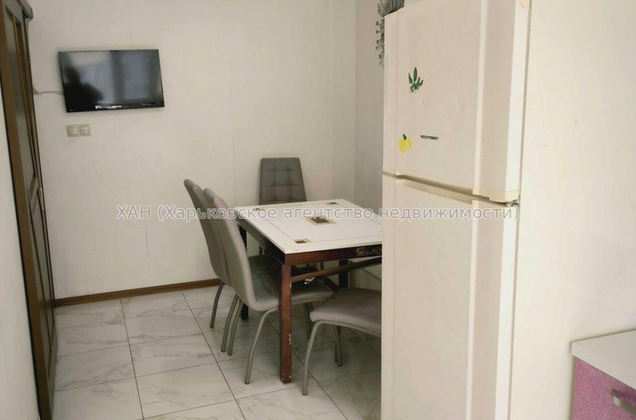 Продам квартиру, Гвардейцев Широнинцев ул. , 4 кім., 100 м², капитальный ремонт 