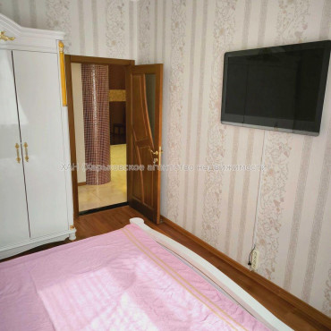 Продам квартиру, Гвардейцев Широнинцев ул. , 4  ком., 100 м², капитальный ремонт 