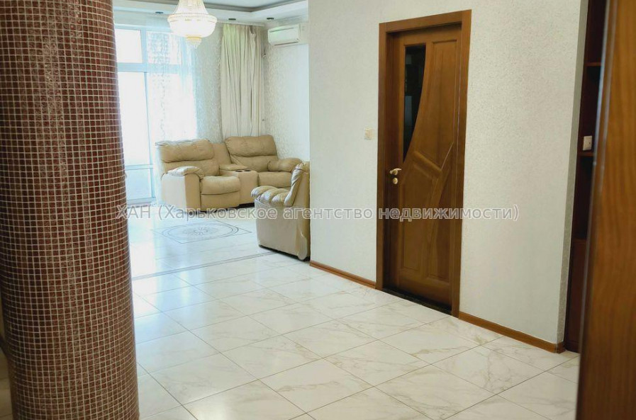 Продам квартиру, Гвардейцев Широнинцев ул. , 4  ком., 100 м², капитальный ремонт 