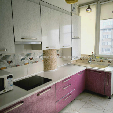 Продам квартиру, Гвардейцев Широнинцев ул. , 4 кім., 100 м², капитальный ремонт 