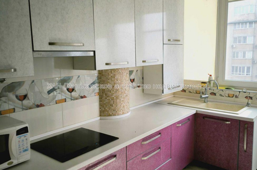 Продам квартиру, Гвардейцев Широнинцев ул. , 4 кім., 100 м², капитальный ремонт 