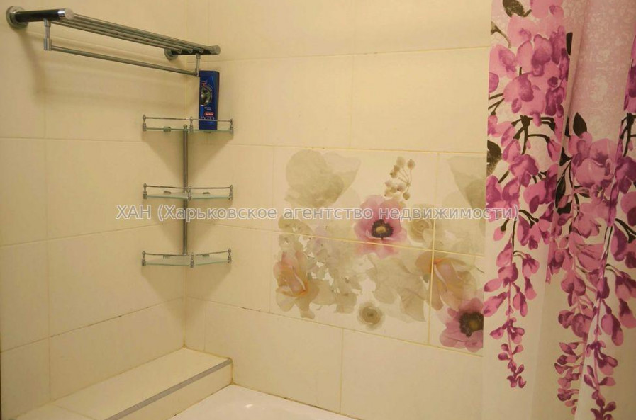 Продам квартиру, Гвардейцев Широнинцев ул. , 4 кім., 100 м², капитальный ремонт 