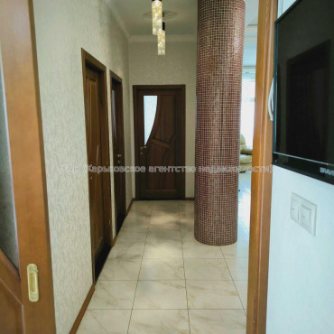 Продам квартиру, Гвардейцев Широнинцев ул. , 4  ком., 100 м², капитальный ремонт 